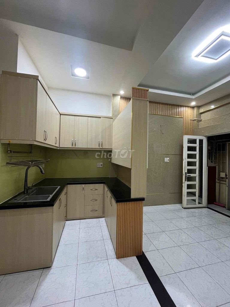 Close to City Street, 10th floor, second floor, two bathrooms.