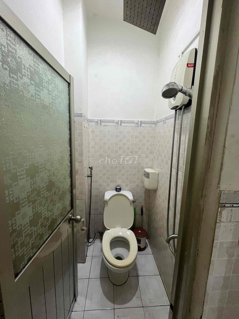 Close to City Street, 10th floor, second floor, two bathrooms.
