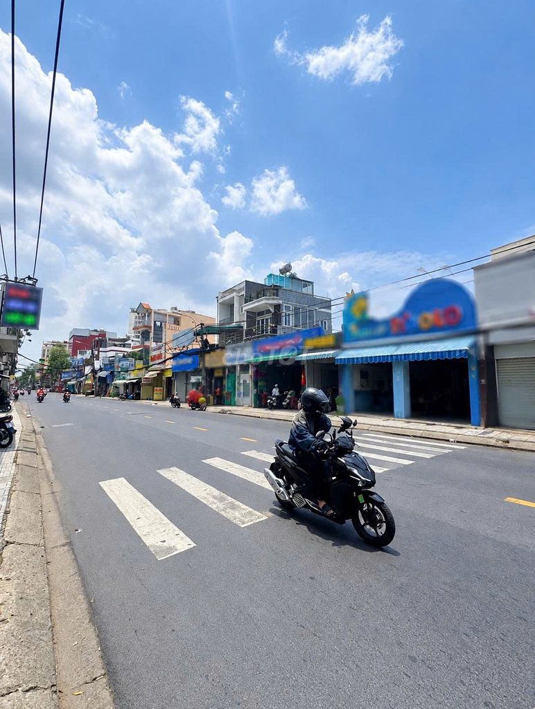 Rent the Lê Quang Định cash house 8 x35 m ground 2 floor - super nice position