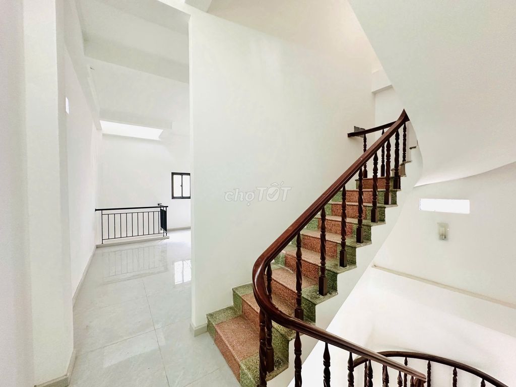 Rent the Lê Quang Định cash house 8 x35 m ground 2 floor - super nice position