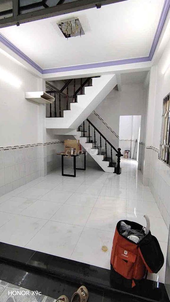 Three-and-a-half floors. 11 M has two bedrooms. Two Quang Trung-570.