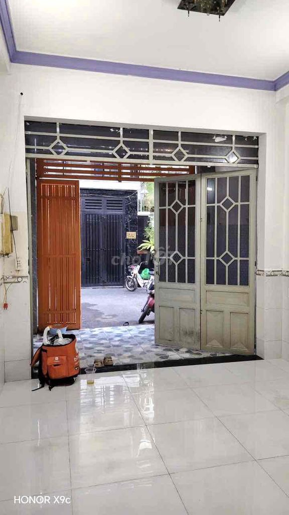Three-and-a-half floors. 11 M has two bedrooms. Two Quang Trung-570.