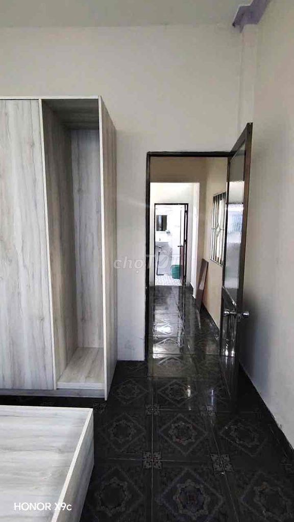 Three-and-a-half floors. 11 M has two bedrooms. Two Quang Trung-570.