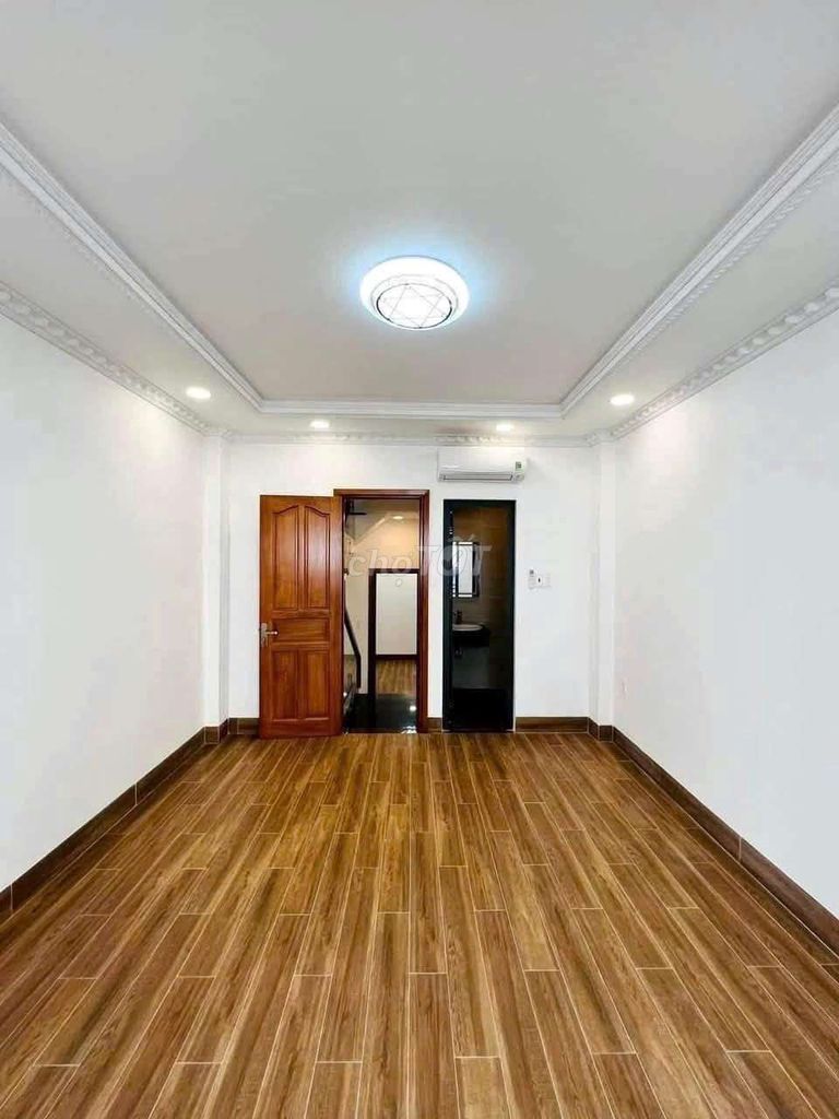 Rent Đinh Bộ Lĩnh, Bình Thạnh, 4 bedrooms, 7 toilets, 29 million a month.