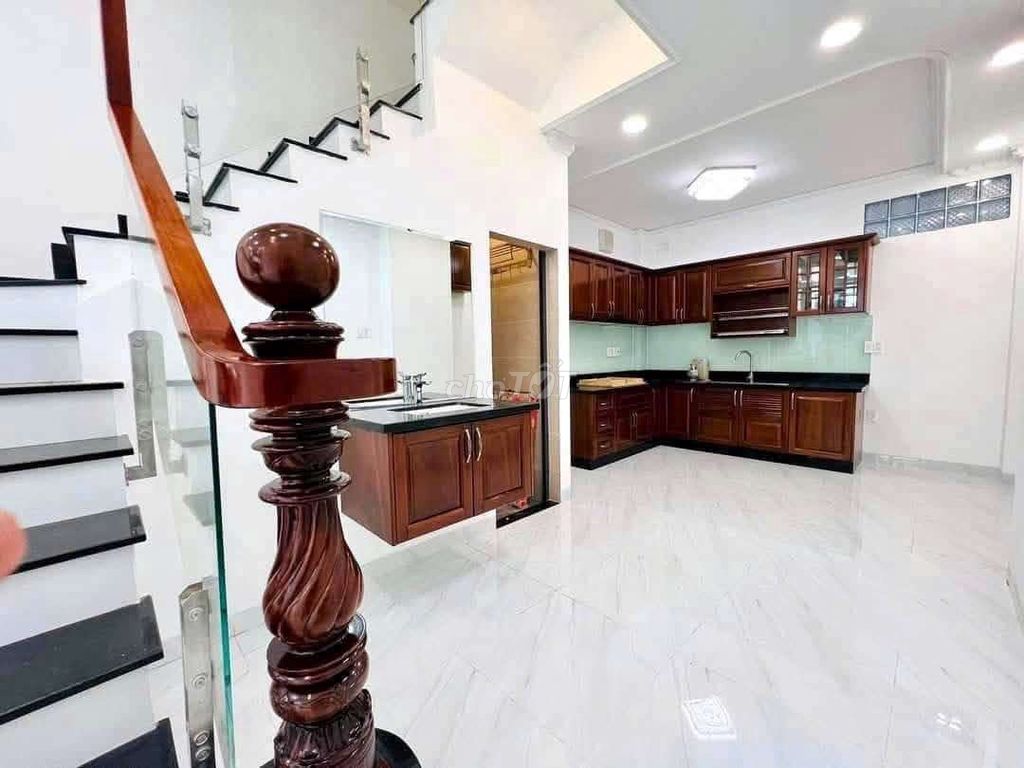 Rent Đinh Bộ Lĩnh, Bình Thạnh, 4 bedrooms, 7 toilets, 29 million a month.