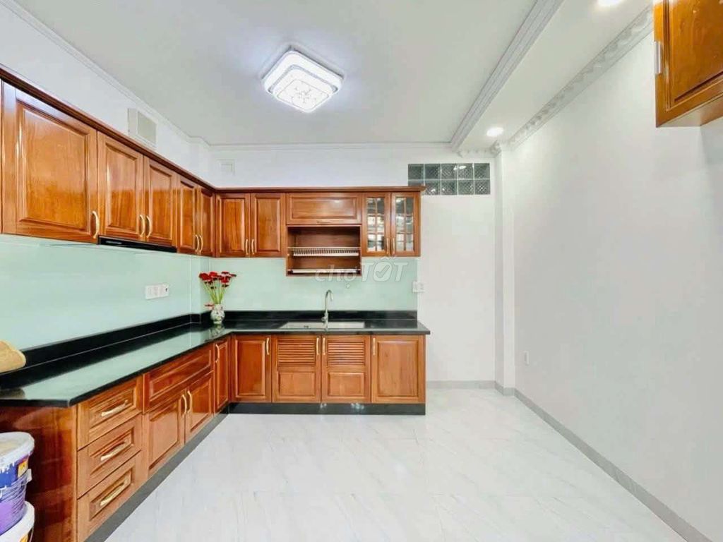 Rent Đinh Bộ Lĩnh, Bình Thạnh, 4 bedrooms, 7 toilets, 29 million a month.