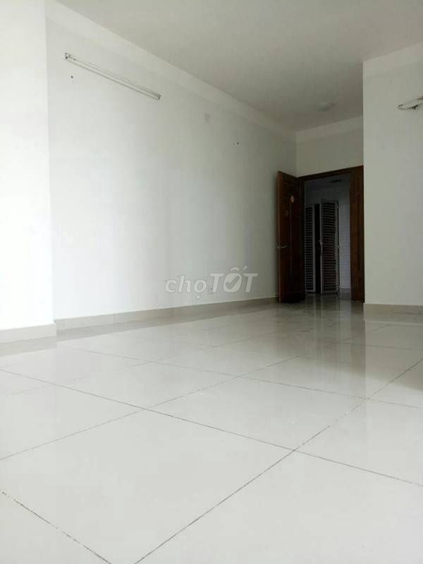 Rent two bedrooms 88m2 belleza, newly painted house, middle floor. Price: Nine million.