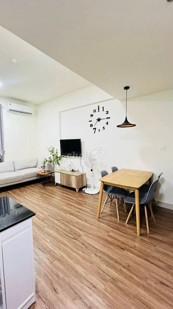 Rent two bedrooms. One The Park Residence toilet at nine million dollars.