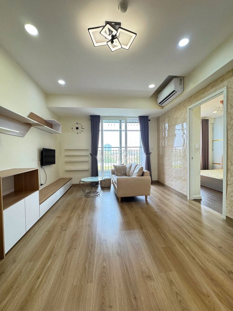 Rent two bedrooms. One The Park Residence toilet at nine million dollars.