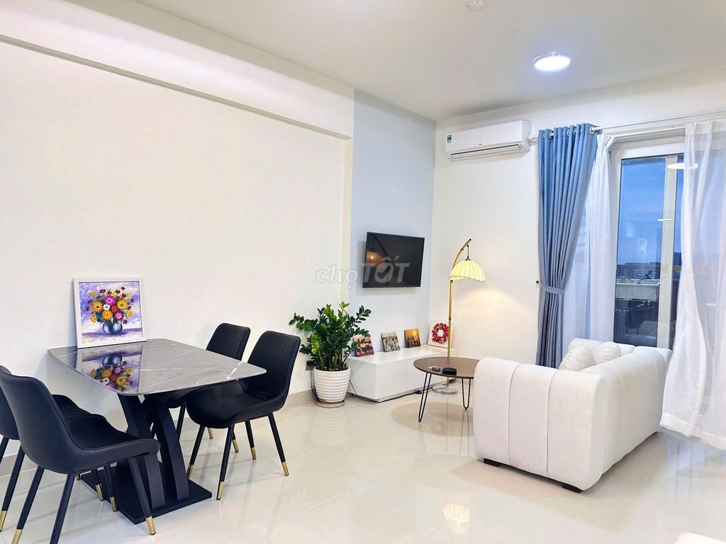 Rent two bedrooms. One The Park Residence toilet at nine million dollars.