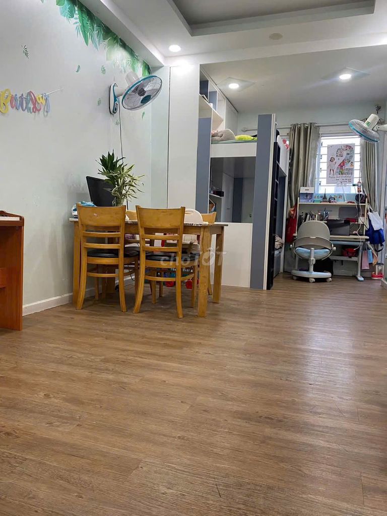 Sanford Phan Văn Hớn, District 12. 70 meters two bedrooms. Full interior. Eight million.