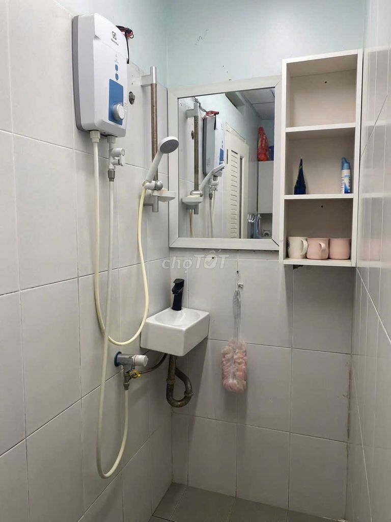 Sanford Phan Văn Hớn, District 12. 70 meters two bedrooms. Full interior. Eight million.