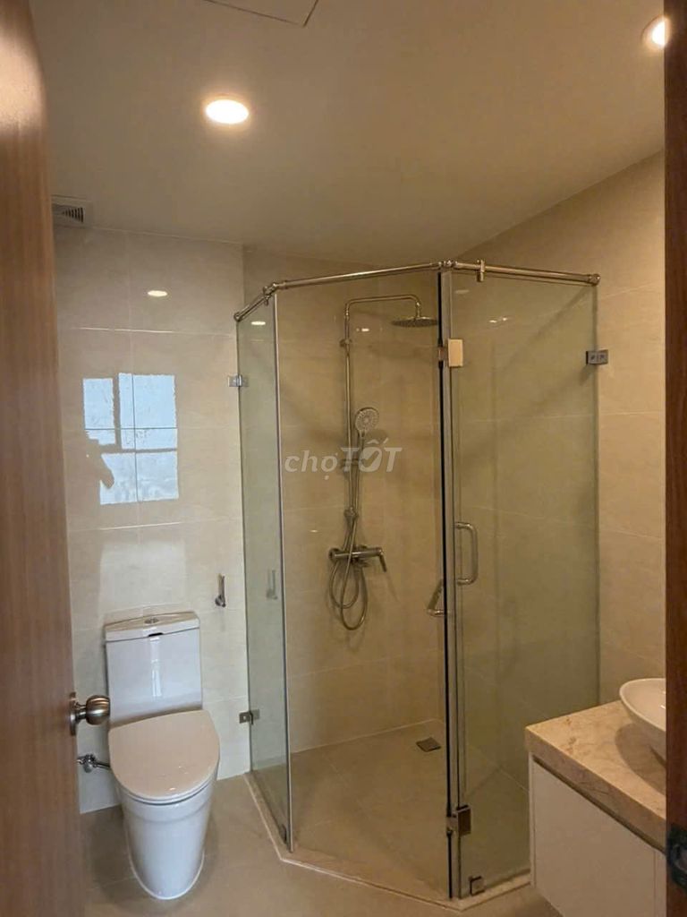 Phú Thạnh building rents three bedrooms with ten million rents a month.