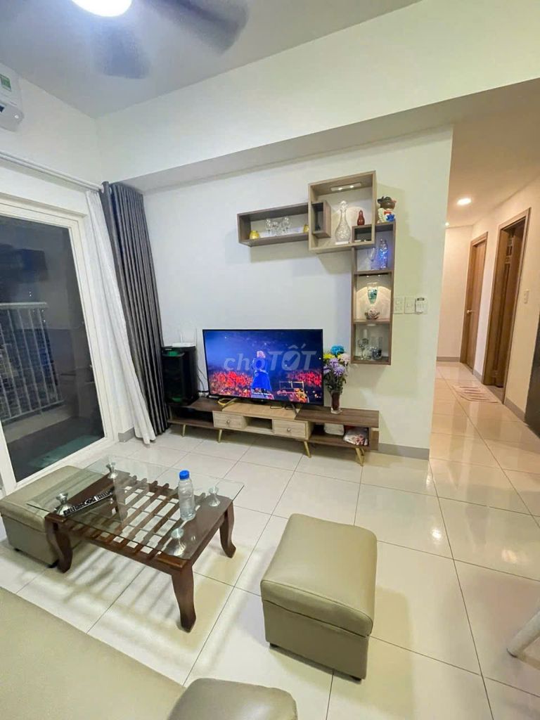 Phú Thạnh building rents three bedrooms with ten million rents a month.