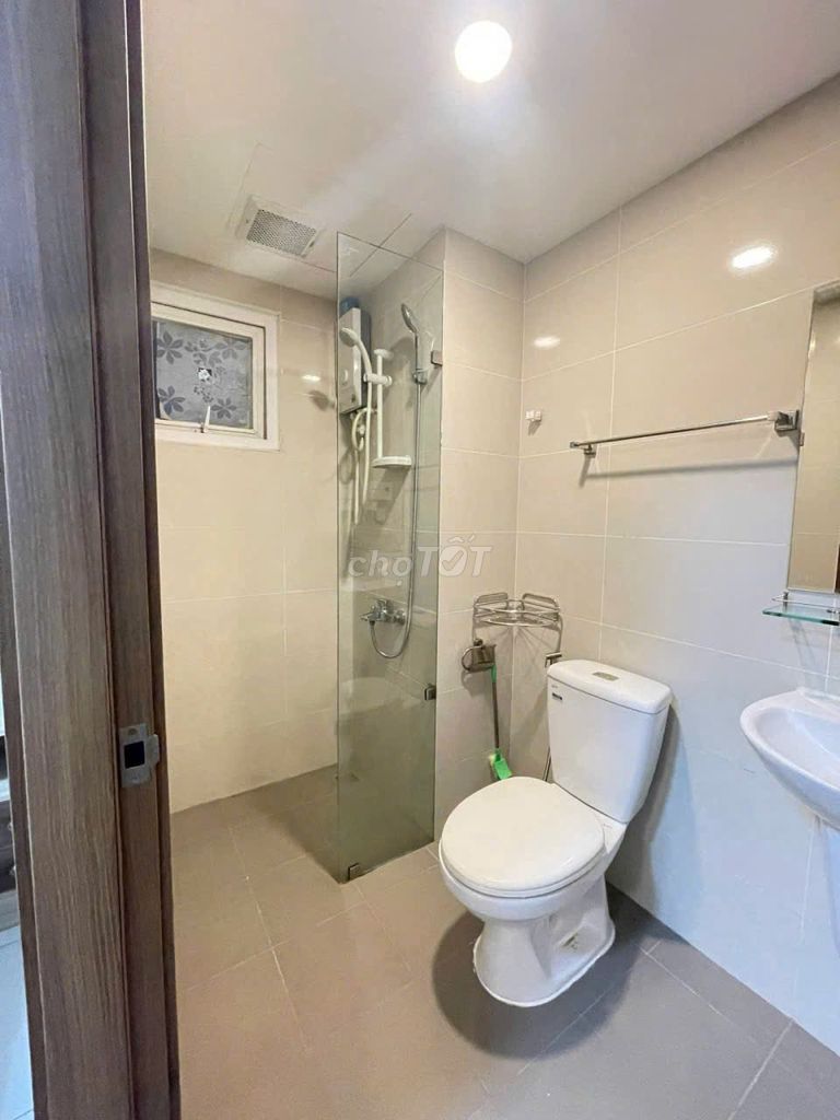 Phú Thạnh building rents three bedrooms with ten million rents a month.