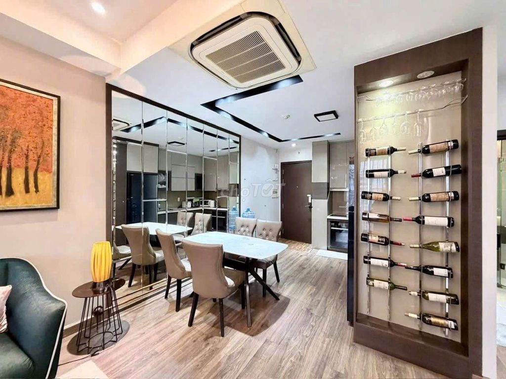 Two bedrooms. 73m2 real Novaland The Botanica airport.