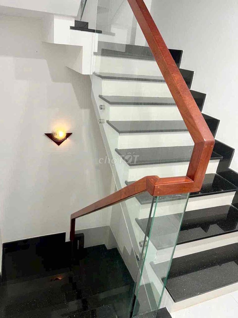 Renting new house Nguyễn Đình Chiểu District 3.