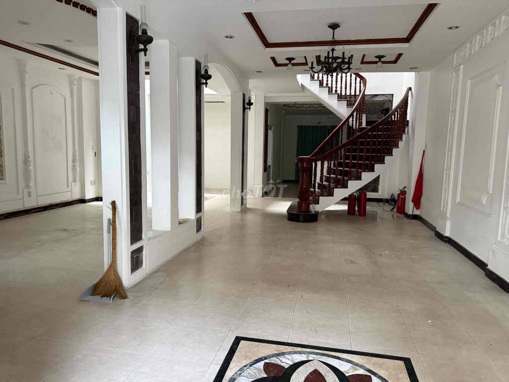 Rent a villa in District 10