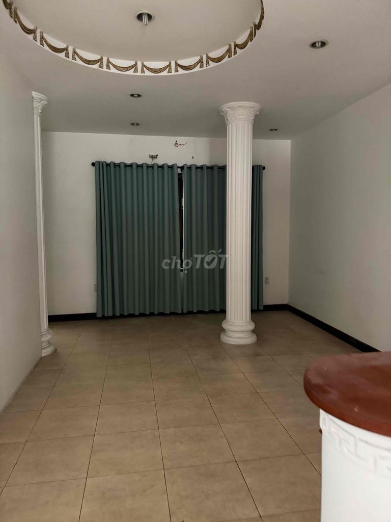 Rent a villa in District 10