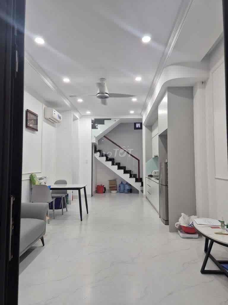 Address: 80/2 Duy Tân, 1701 15, Q.Phú Nhuận