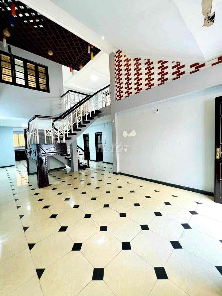 3 xq1 8 x 20 meters 2 floors 20 million