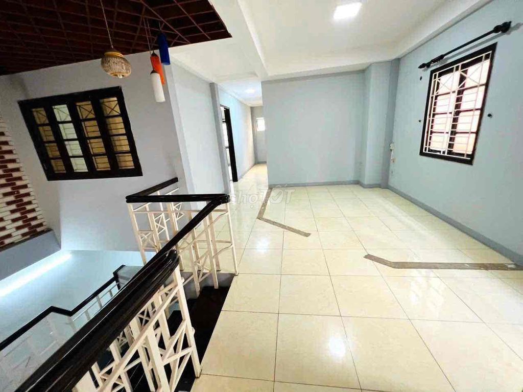3 xq1 8 x 20 meters 2 floors 20 million