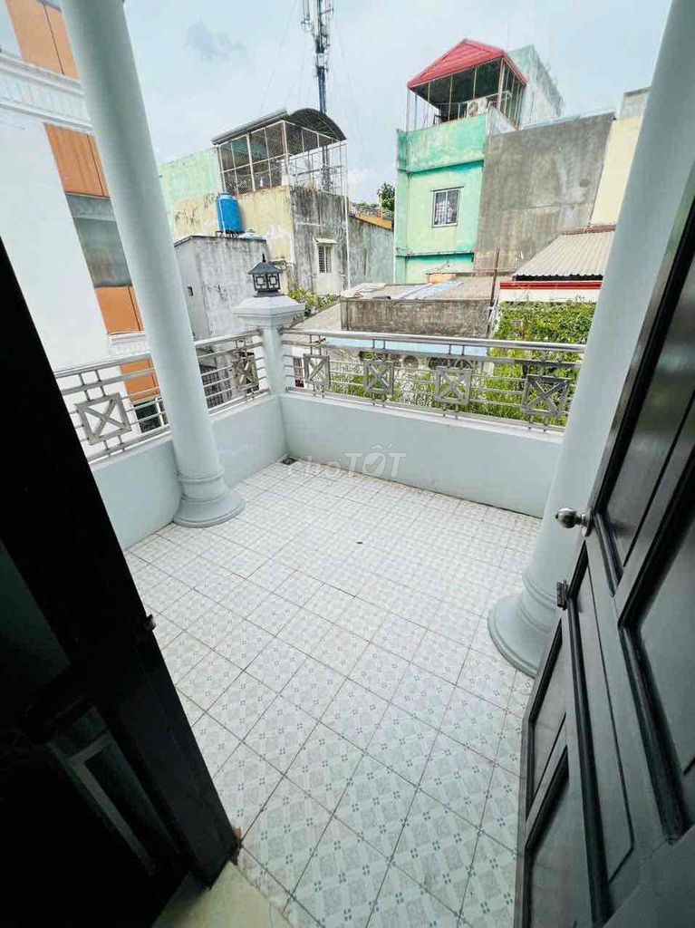 3 xq1 8 x 20 meters 2 floors 20 million