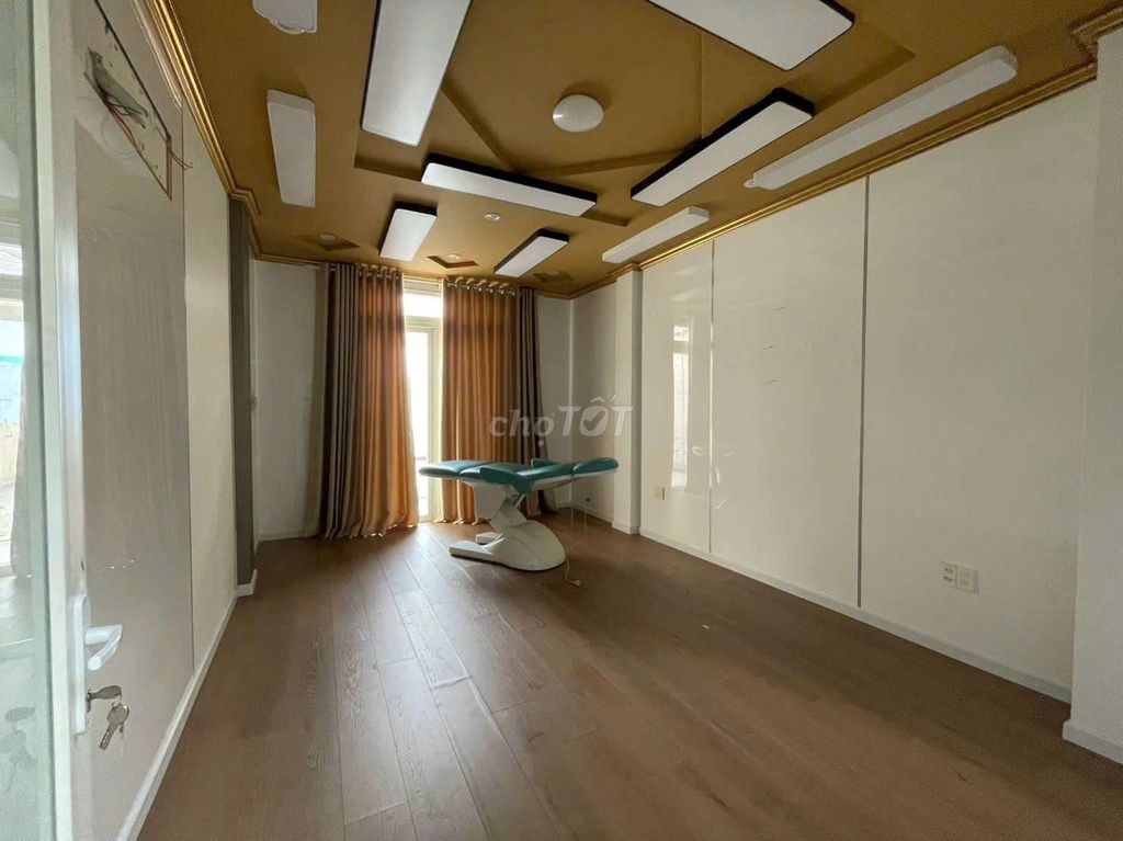 Four X25s. Four stories. Nguyễn Văn Lượng front near st lotte