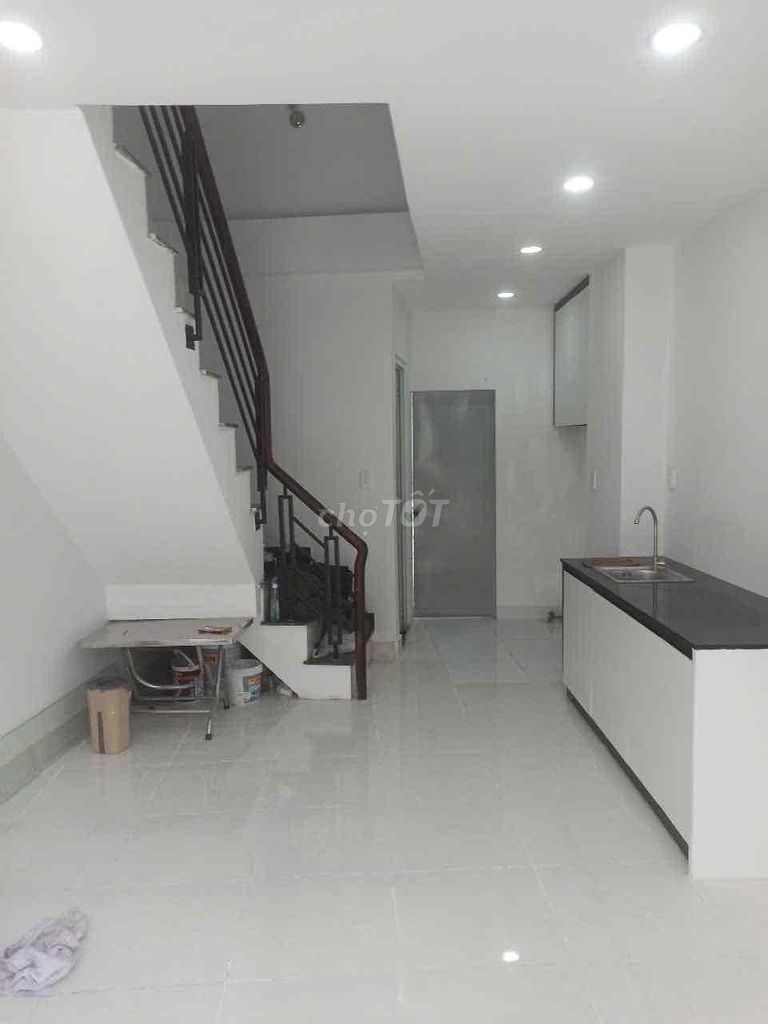 Rent Vũ Huy Tấn 4 floors 18 million a month in front of the alley.