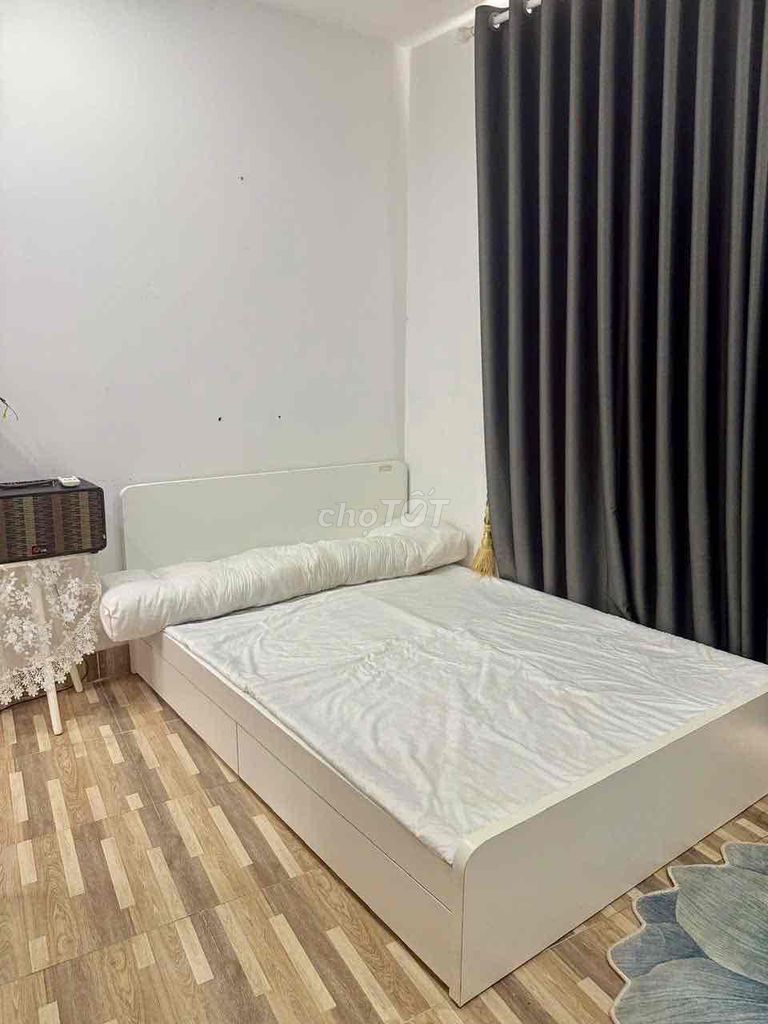 Rent Vũ Huy Tấn 4 floors 18 million a month in front of the alley.