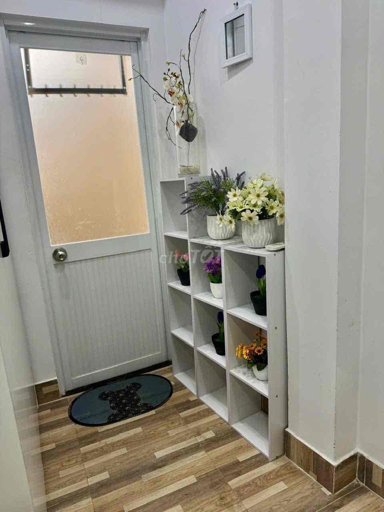 Rent Vũ Huy Tấn 4 floors 18 million a month in front of the alley.