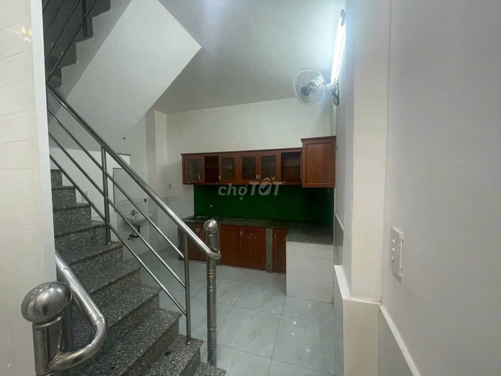 (6.5 million 2 bedrooms) Rent a 1st floor of 4 x8 m đỗ nhuận Road