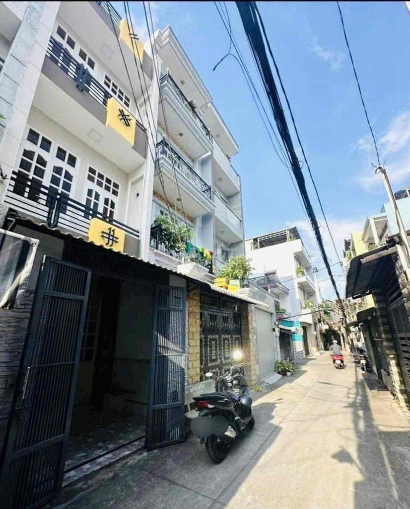 6 meters of cars to the door, 3 stories - an intelligent 5