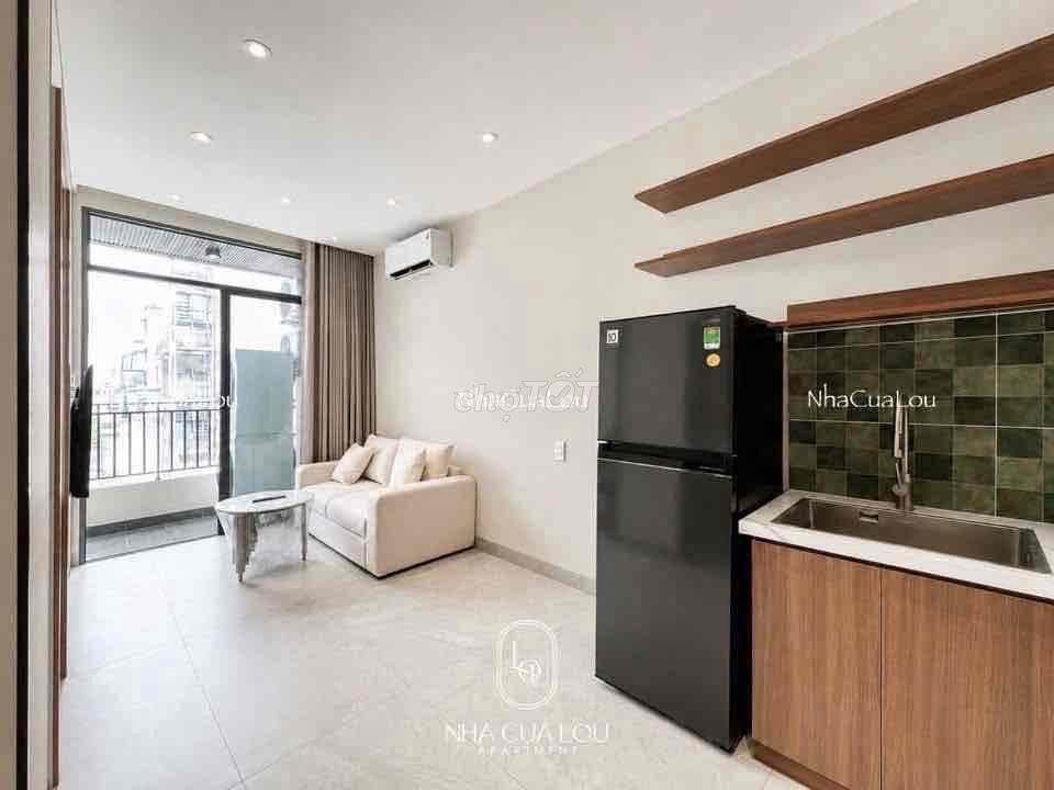 The apartment is a clear balcony bedroom. It's a full Lý Chính Thắng interior.