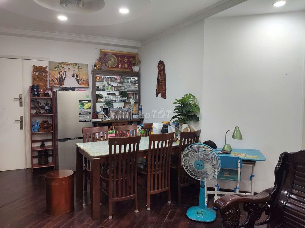 Rent Republic Plaza, Tân Bình 100 meters, 2 bedrooms, 2 corner toilets