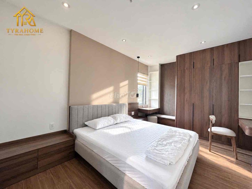 Super. A kitchen-splitter bedroom. The hottest hit in District 1.