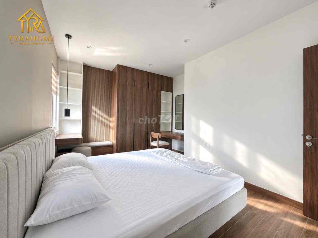 Super. A kitchen-splitter bedroom. The hottest hit in District 1.