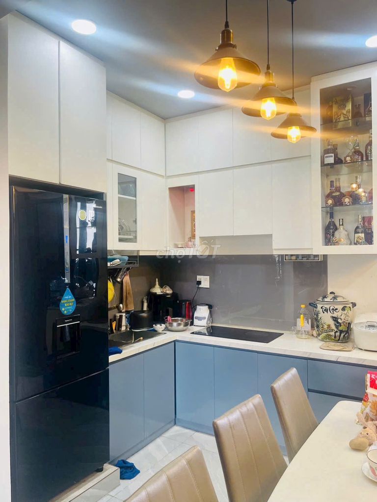 Rent Jason 1, 130 meters2, 3 bedrooms, corner of Phan Huy Ích