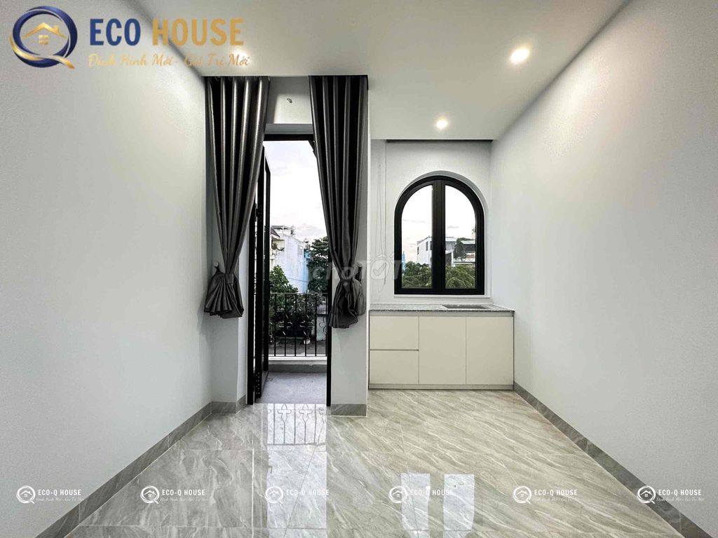 It's the owner who rents the balcony price. The area falls by the cloud.