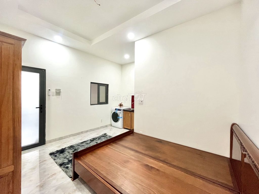 The nice, private washing room by Tân Phú new market.