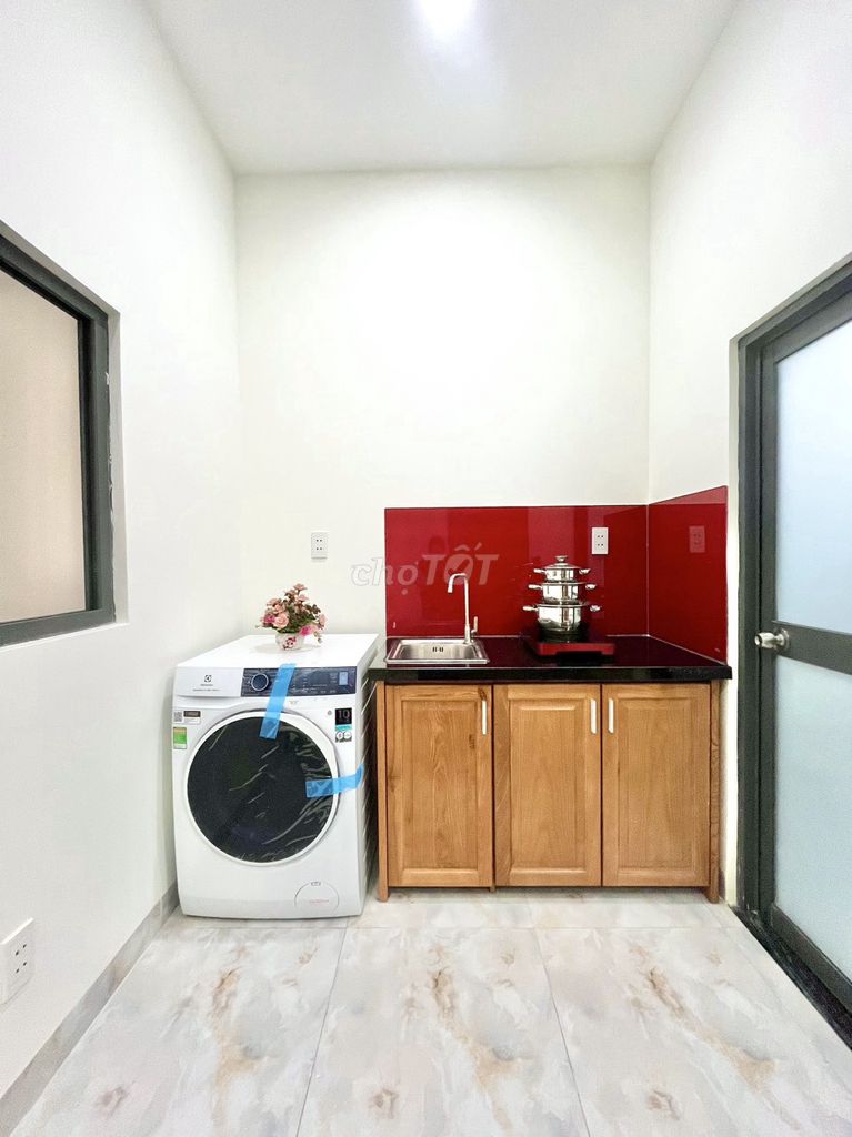 The nice, private washing room by Tân Phú new market.