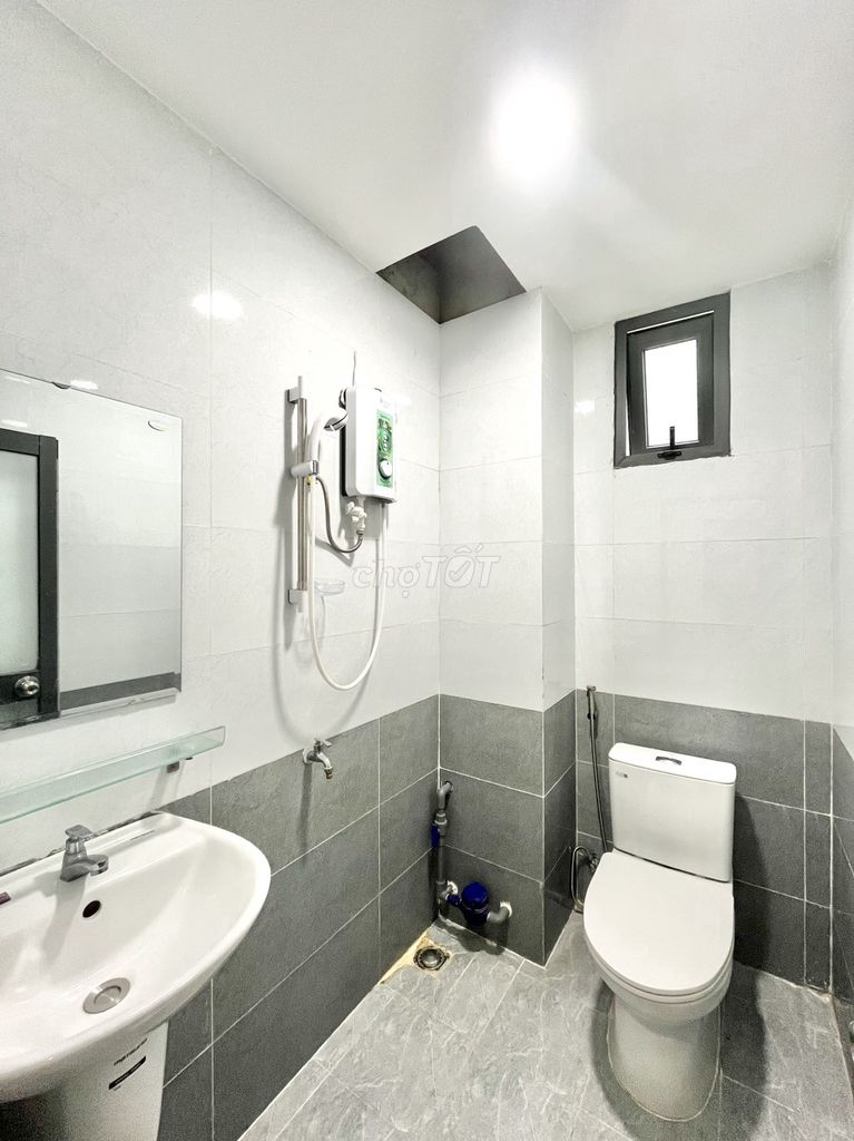 The nice, private washing room by Tân Phú new market.