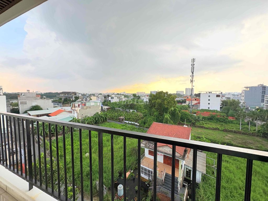 Please rent the Vườn Lài window balcony.