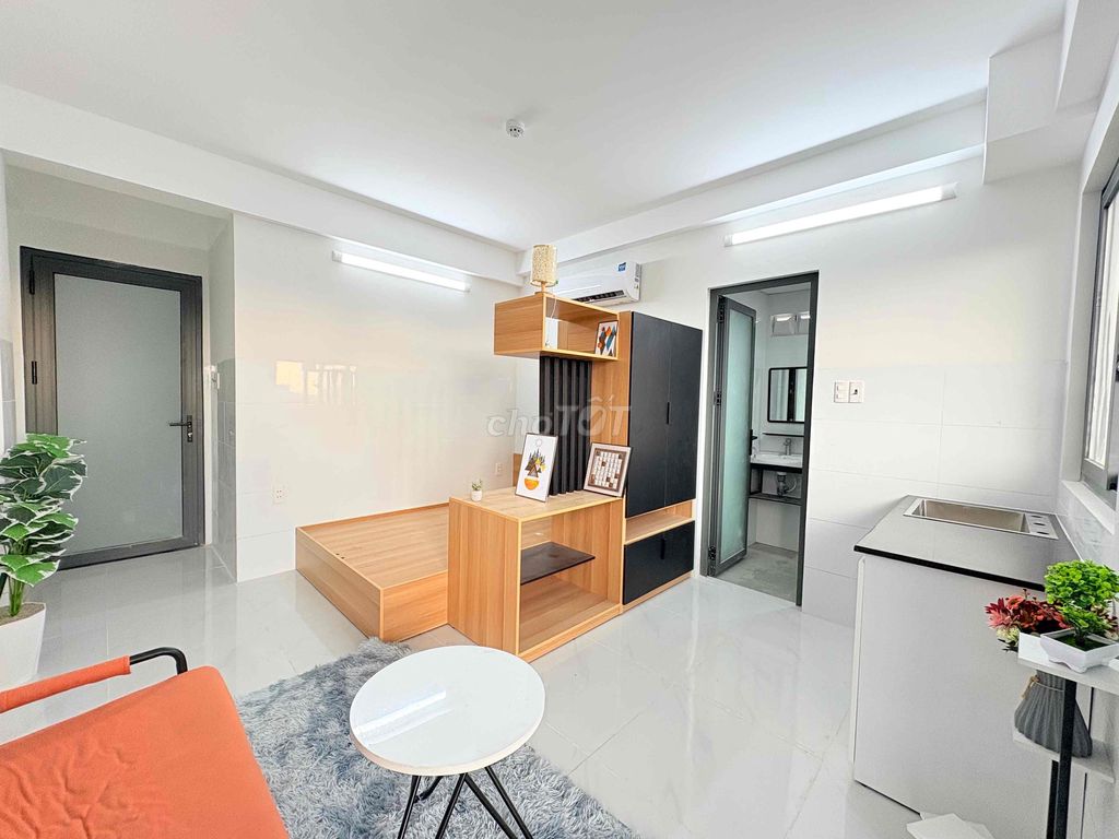 Please rent the Vườn Lài window balcony.