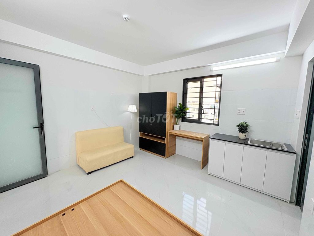 Please rent the Vườn Lài window balcony.