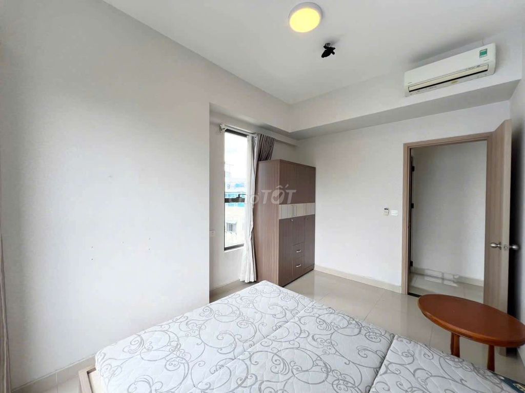 either in two bedrooms. A Novaland Botanica Premier.