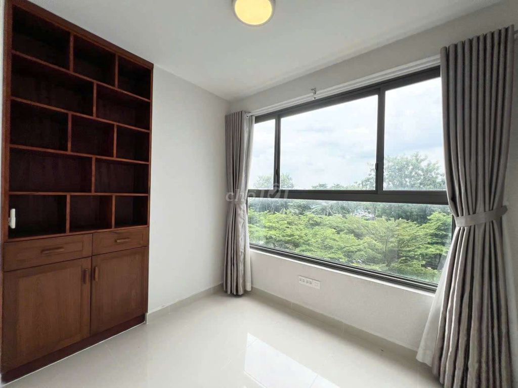 either in two bedrooms. A Novaland Botanica Premier.