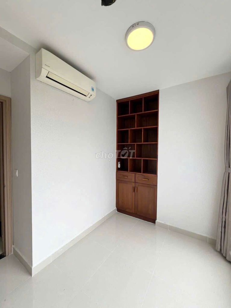 either in two bedrooms. A Novaland Botanica Premier.