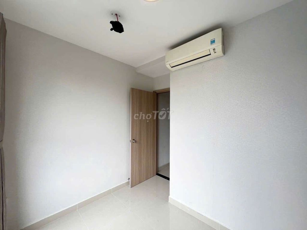 either in two bedrooms. A Novaland Botanica Premier.