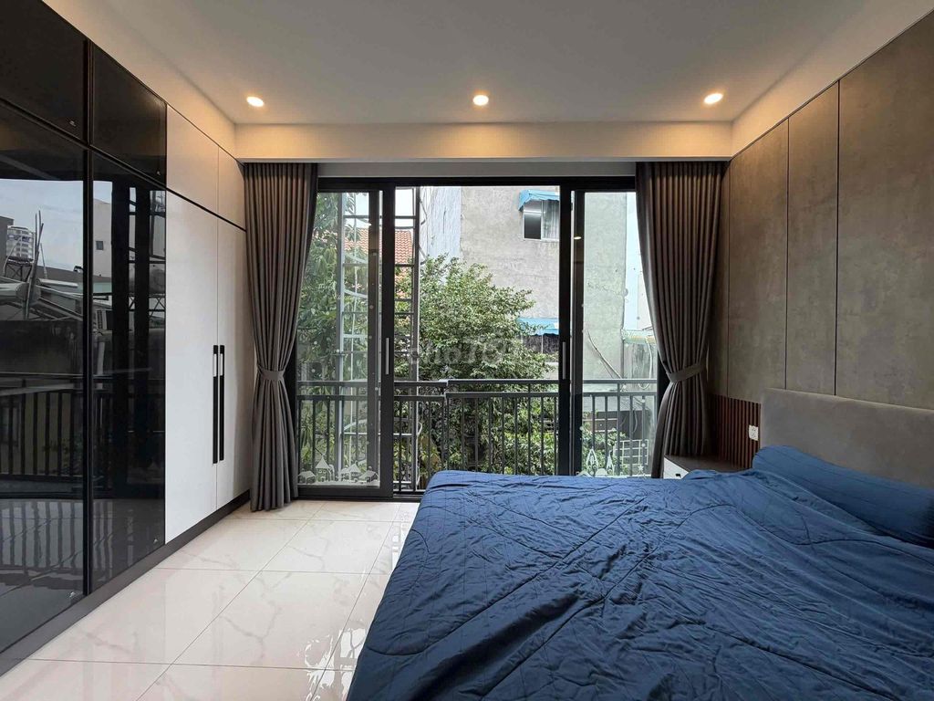 Rent a full-salt balcony bedroom right at Quốc Hương and metro!